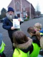 /album/fotogalerij-op-stap-met-jan-olsen/op-kerkplein-jpg/